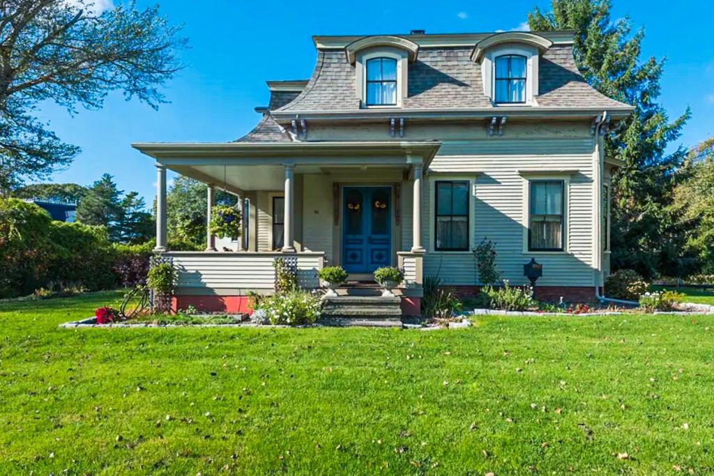 Old Mansard, West Dennis