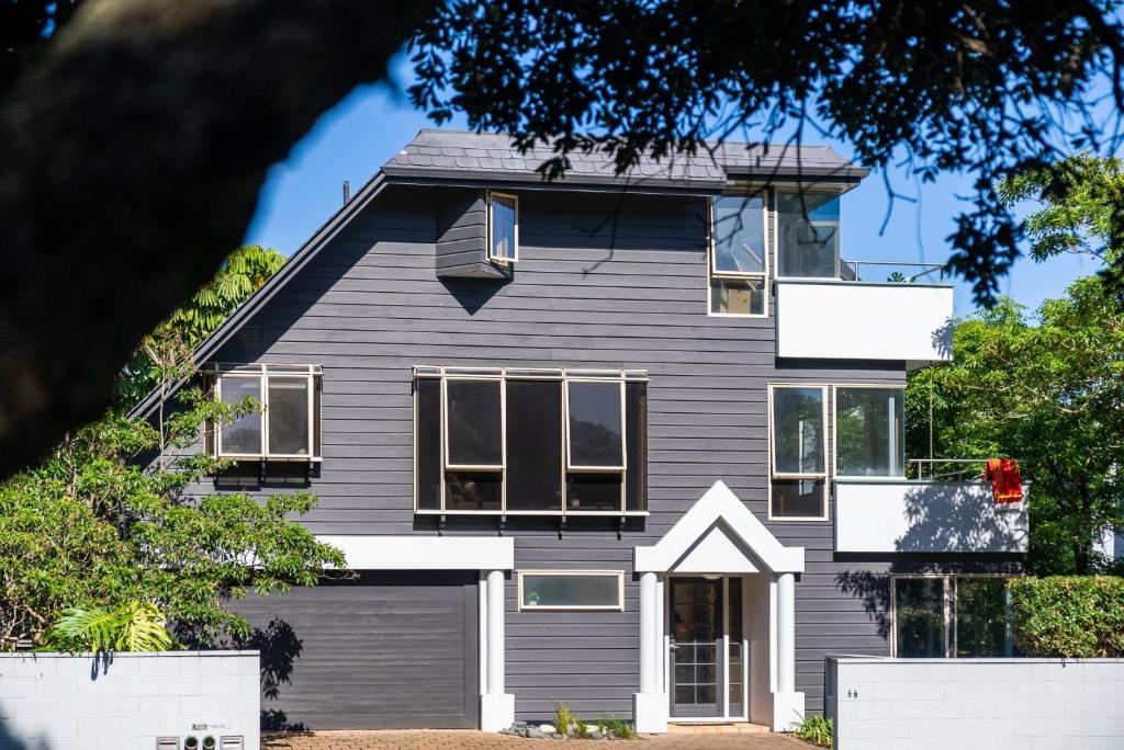 Downtown with Mt Drury Views, Mount Maunganui