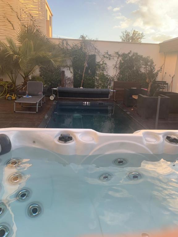 Résidence de bien être avec piscine et Jaccuzi à 2 pas de la plage et du centre ville - 1