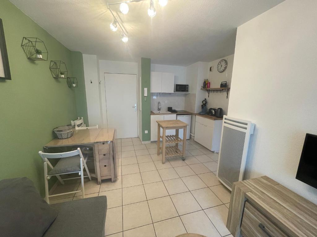 Charmant Appartement Cosy sur Sète proche de toutes commodités, Parking Privé - 4
