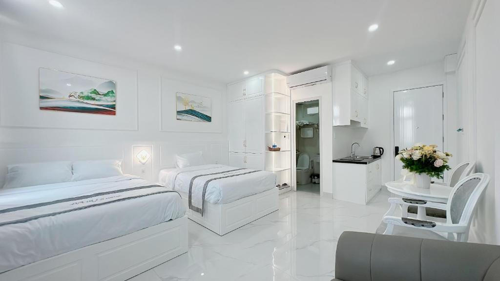 PARIS HOTEL