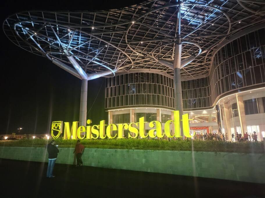 Pollux 5125, Batam Center