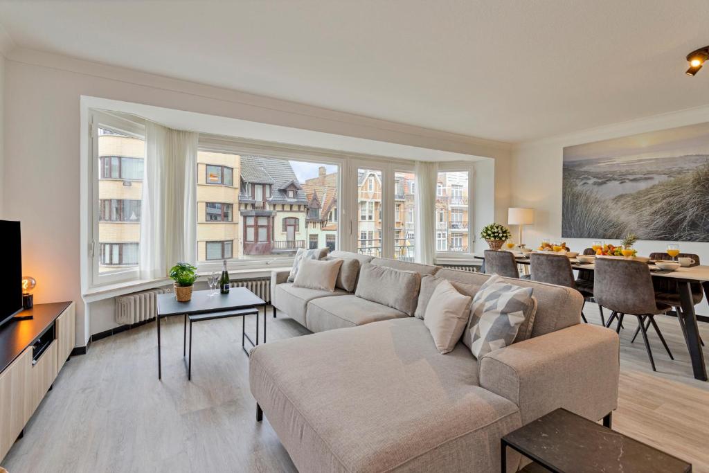 Flat Julien, De Panne