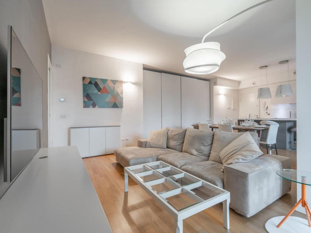 The Best Rent - Modern three-bedroom apartment with terrace in Cenisio district - 2