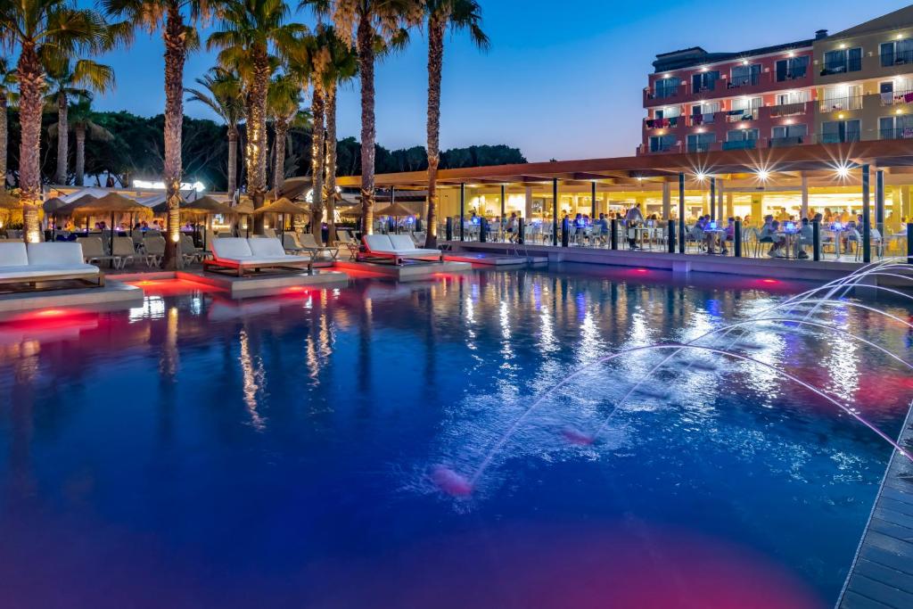 Mediterraneo Bay Hotel & Resort — Swimming pool in Roquetas de Mar, Andalusia