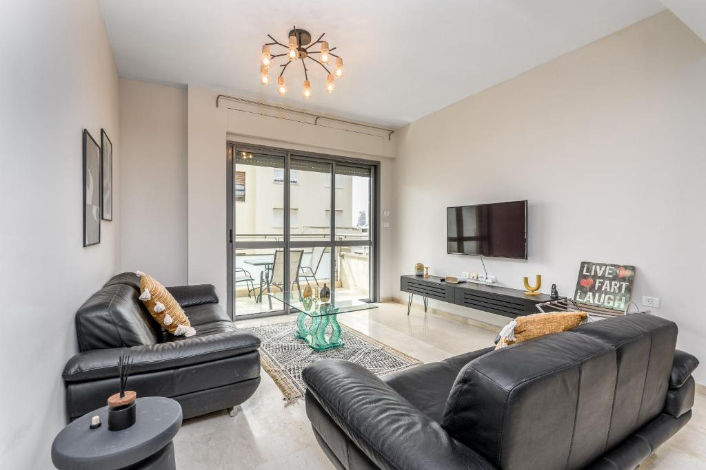 Great vibes by Sea U TLV, Tel Aviv