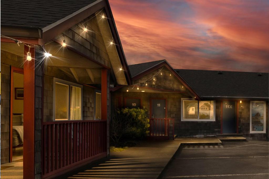 Surf &amp; Sand Inn — Hotel in Pacific City (OR)