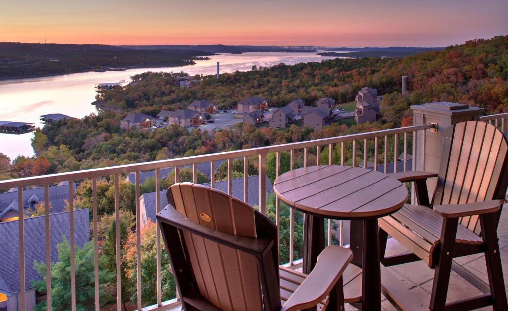 Hawthorne -- 1424, Branson