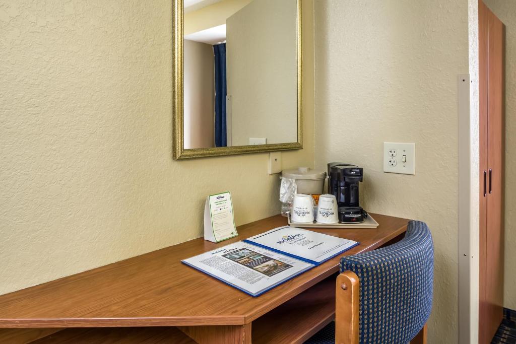 Microtel Inn & Suites by Wyndham Leesburg/Mt Dora photo