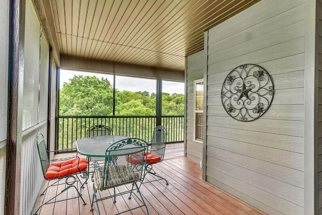 Paradise on the Fairway, Reeds Spring