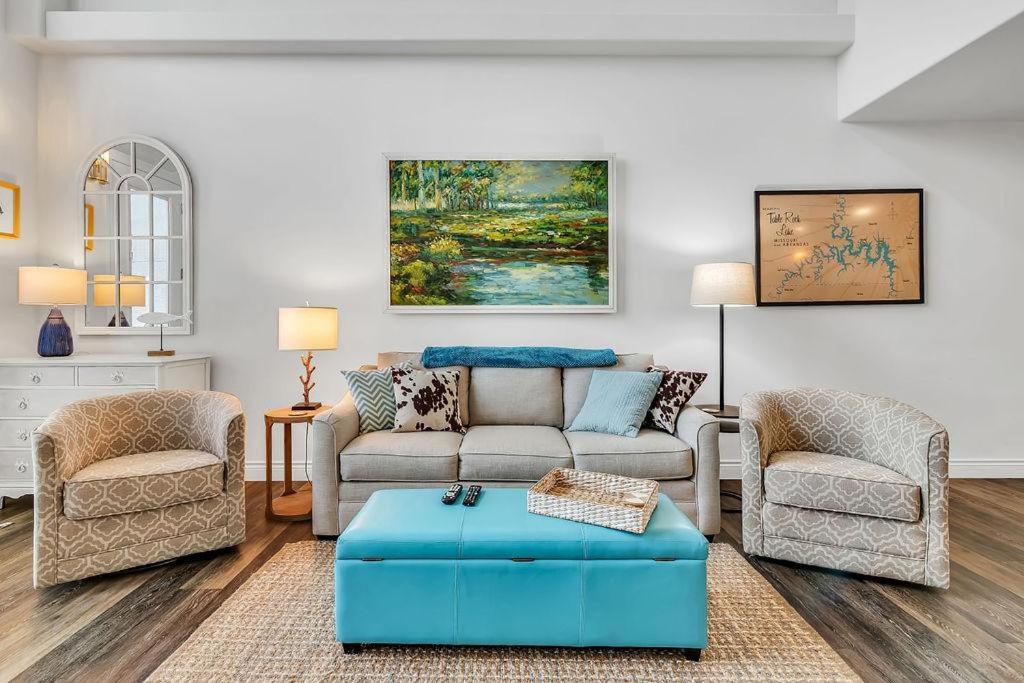 Hawthorne--1428, Branson