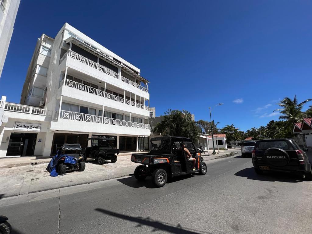 Liliana Prado Edificio Bailey Boat Apt 303 - 4