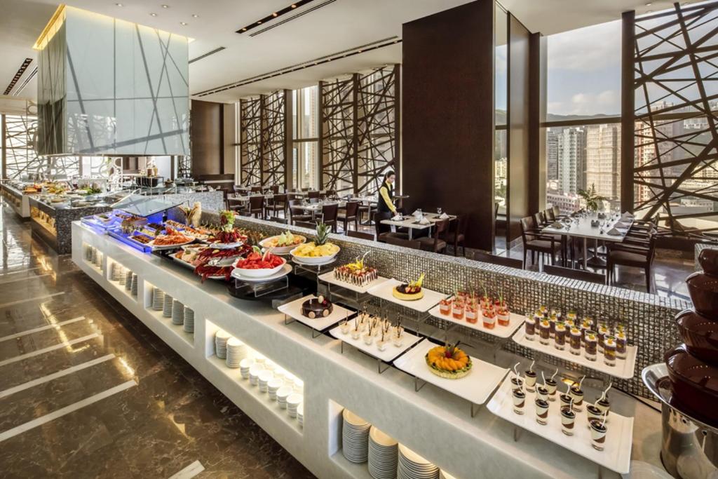 Nina Hotel Tsuen Wan West — Restaurant & bars in Tsuen Wan