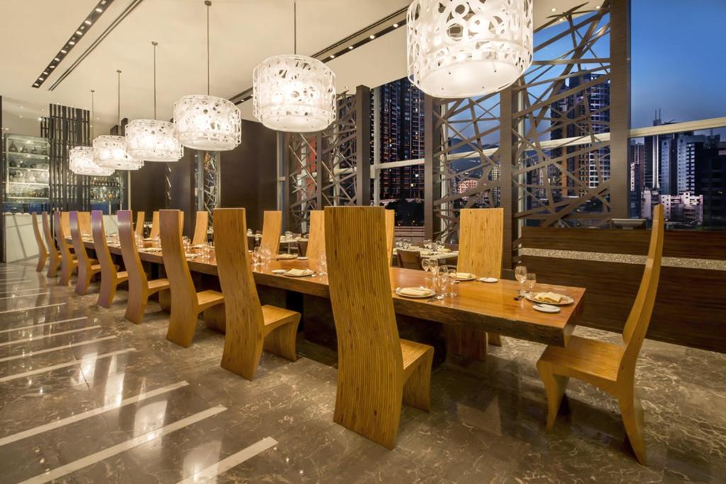 Nina Hotel Tsuen Wan West — Restaurant & bars in Tsuen Wan