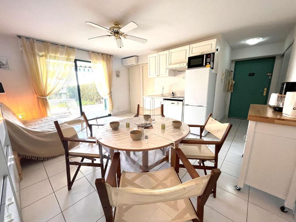 Studio/Cabine à 80m de la plage avec Terrasse, Jardinet et Garage - Cavalaire - FR-1-226B-140 - 3