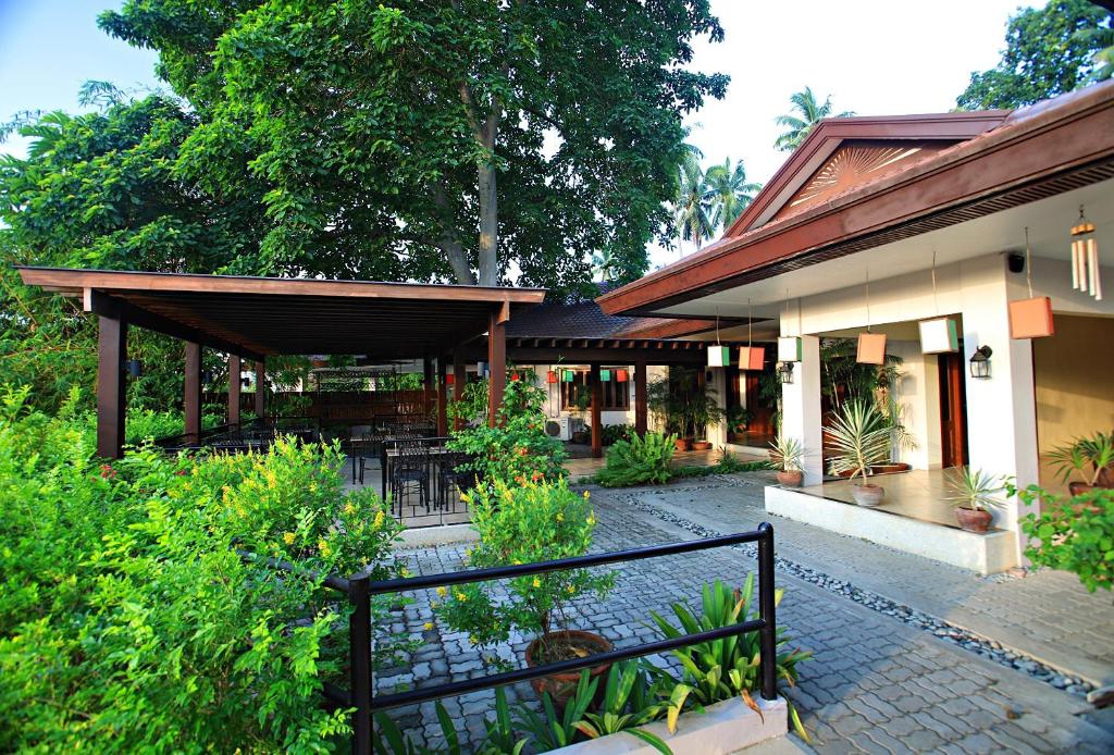 Davao, Hotel Restaurant