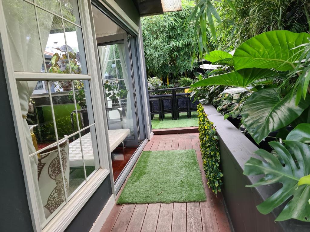 Vista Unit + Bamboo House Close to the City & Airport & Train station and Brighton Le Sands Beach, Sydney