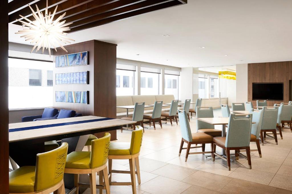 Food and beverages, Residence Inn by Marriott Dallas Downtown in Dallas (TX)