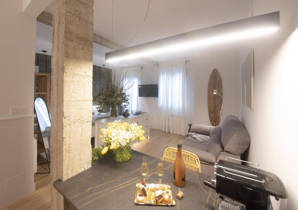 Shiny by OLdtown Apartments - 2