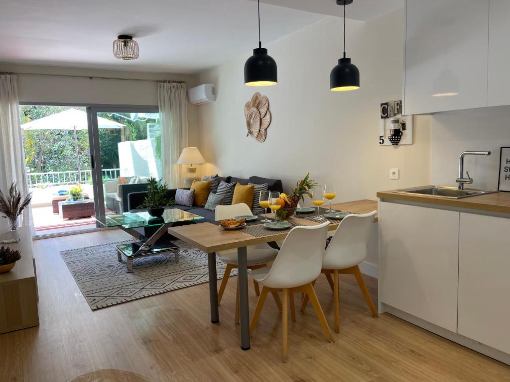 Suite 208, Close to the beach, 2 bedroom,Golden Mile - 2