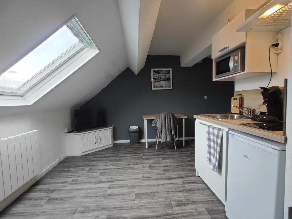 Studio Sous les toits, Proche Hyper Centre et Commerces !, Valenciennes