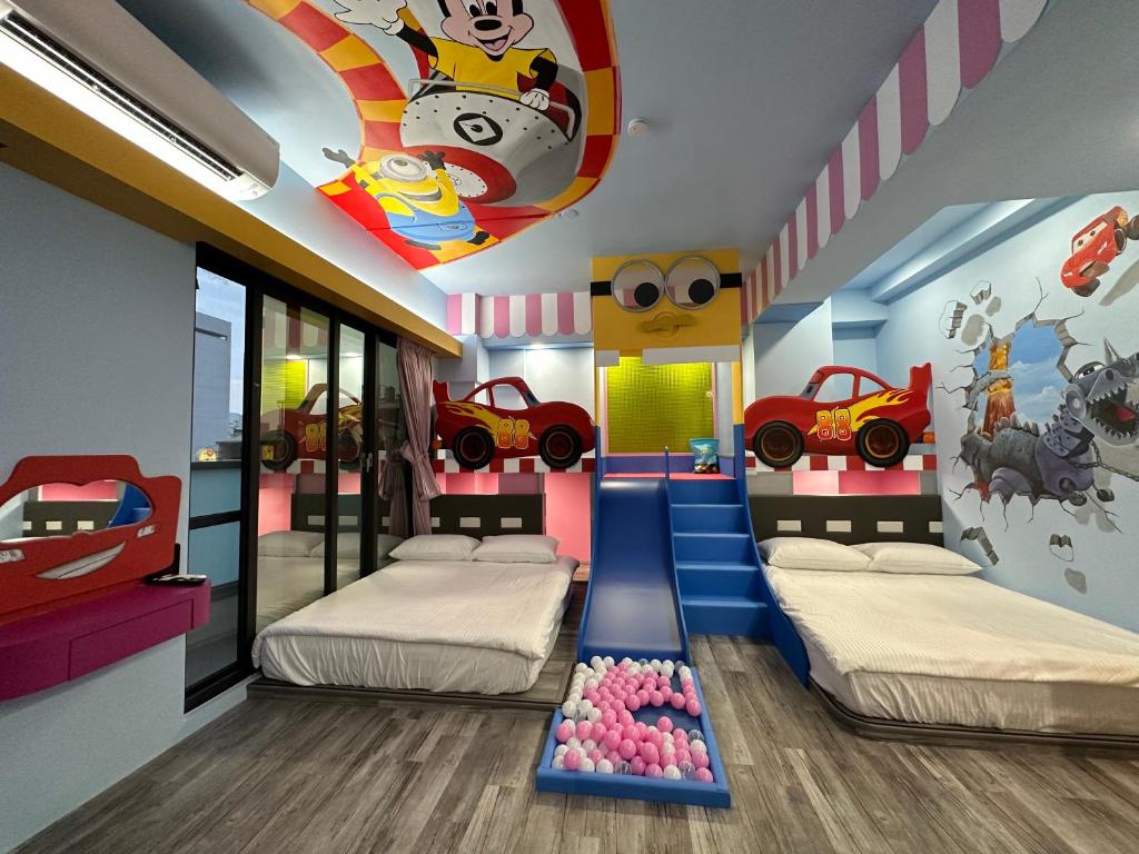 高雄親子溜滑梯High Fun旅店