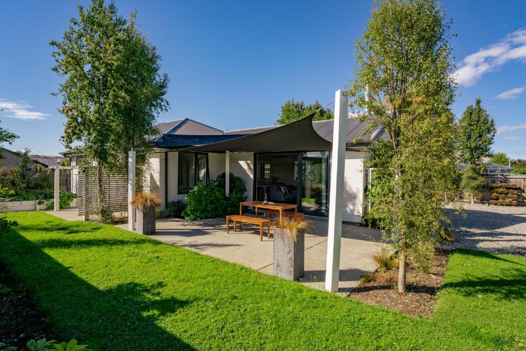 Relax on Snowberry - Wanaka Holiday Home, Wanaka