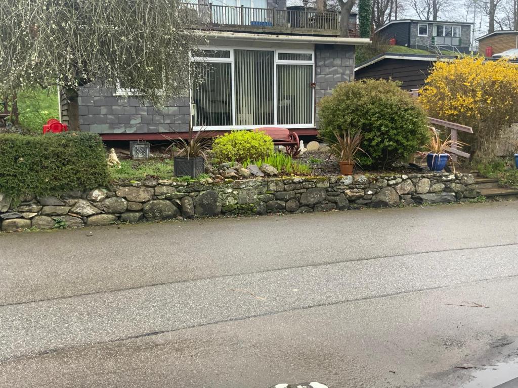 Pen-y-Fan self-catering cabin at Glan Gwna Holiday Park, Snowdonia - pet-friendly