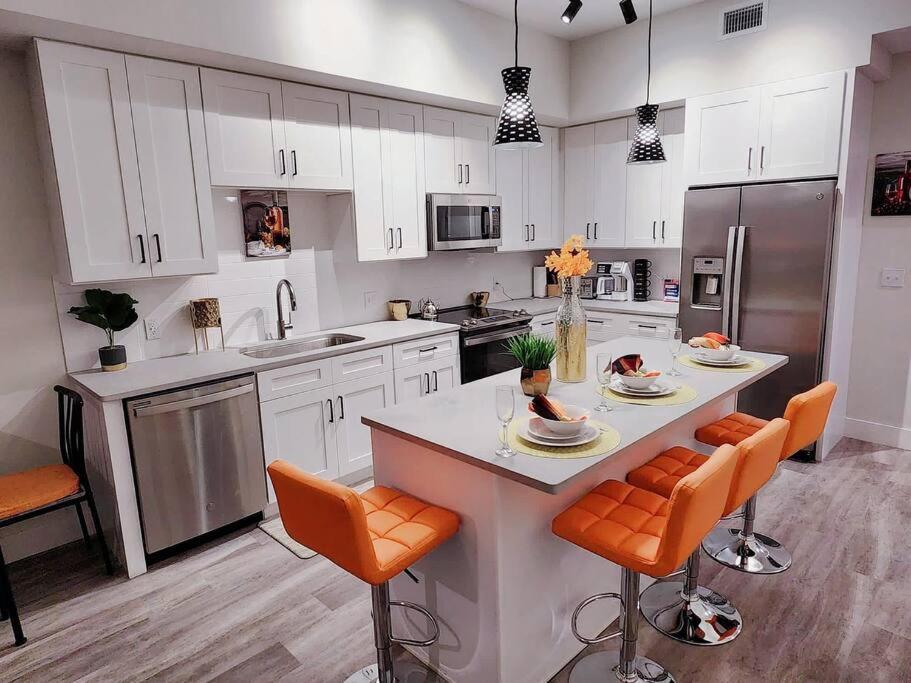 Luxe & cozy 3Beds,2rooms,EV Gym Near Beaches&Downtown WPB, West Palm Beach