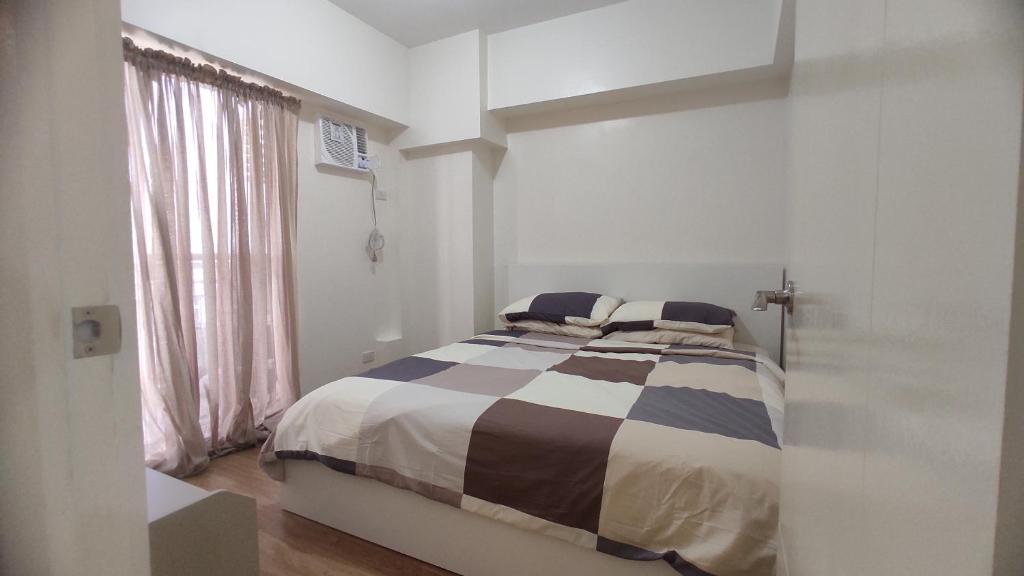 Affordable staycation BRAND NEW 2BR (39B) Infina Towers Aurora Boulevard, Manila