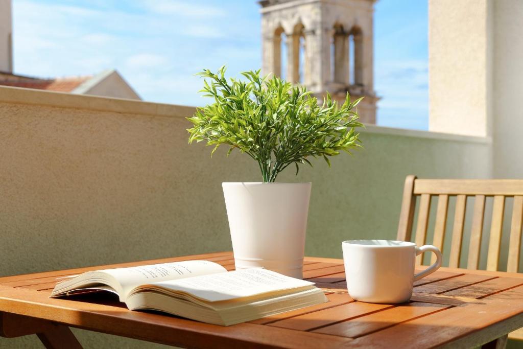 Family Apartment Vitlic — Hotel in Makarska