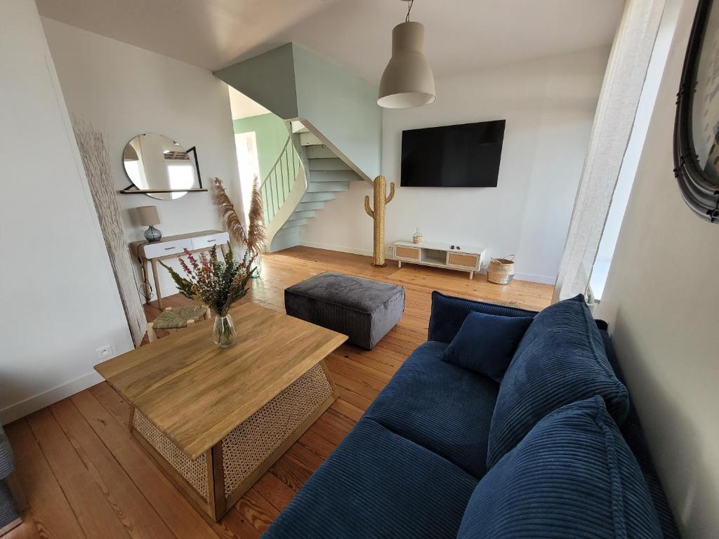 Grand gîte citadin avec SPA, billard, babyfoot, Villedieu-les-Poëles