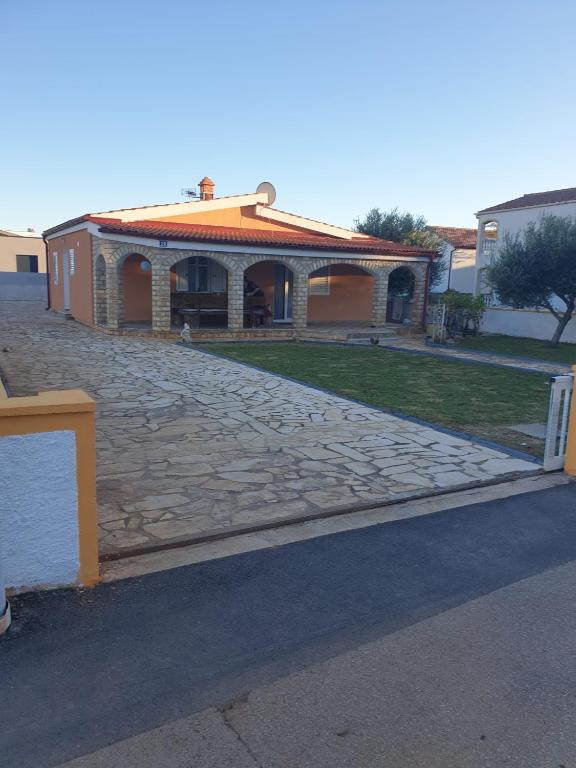 Studio apartman I mali apartman, Vir