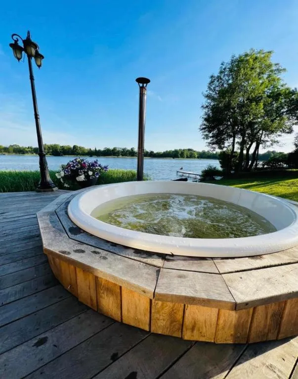 AGUONA ROYAL OASIS, hotel in Molėtai