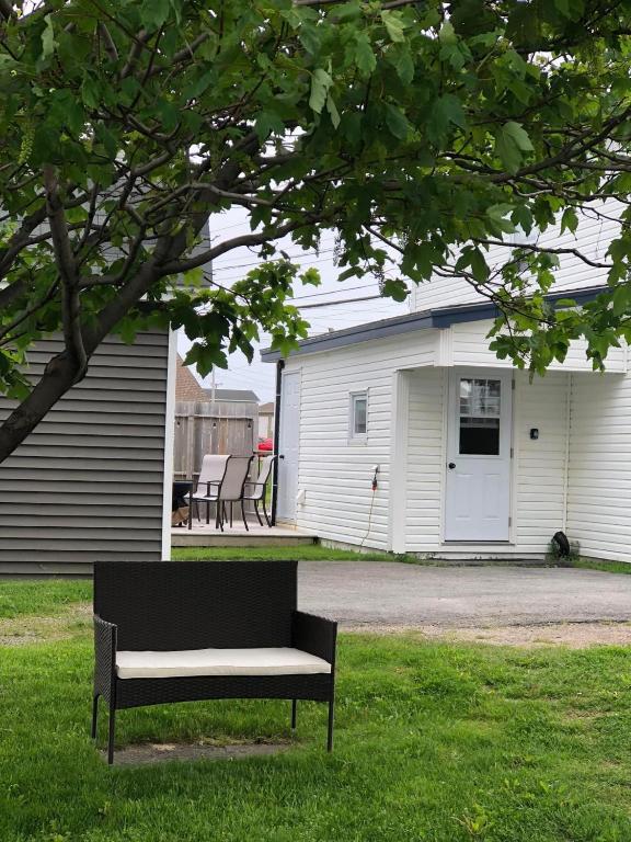 Exterior view, Alma’s Cape Shore Cottage! Your home away from home! in Bonavista (NL)