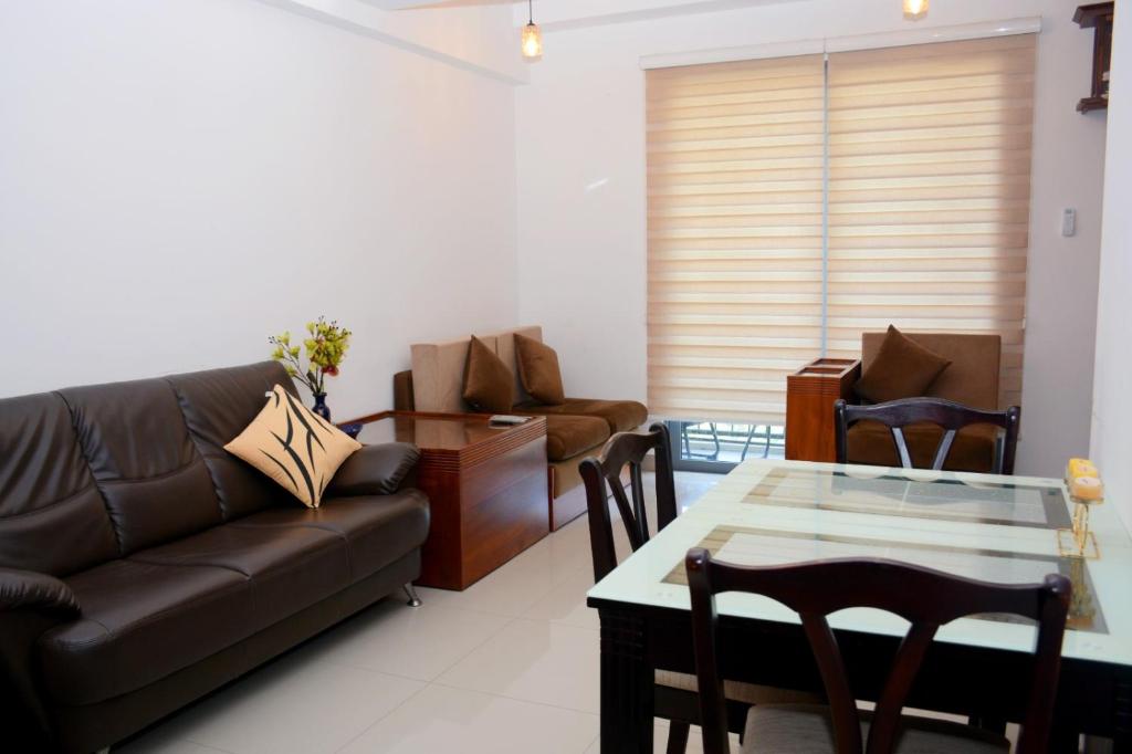 Entire 2 Bedroom Apartment with A/C — Hotel in Colombo