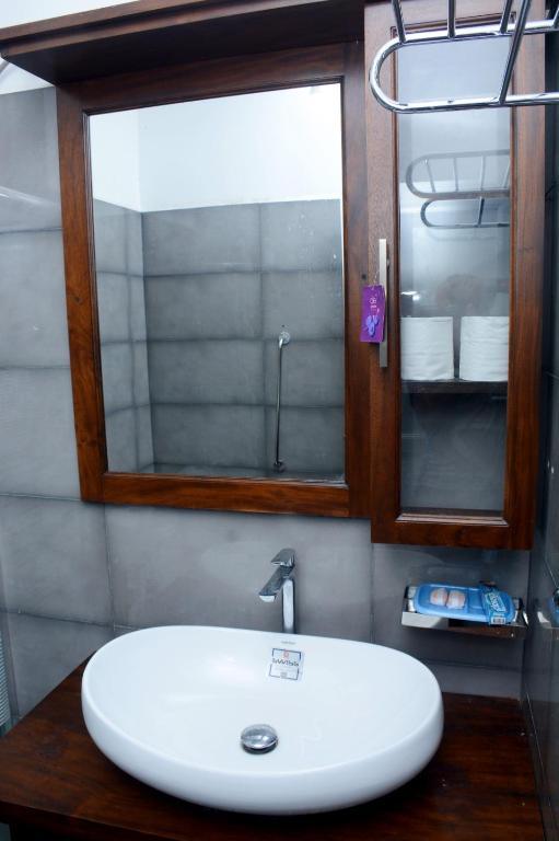 Entire 2 Bedroom Apartment with A/C photo