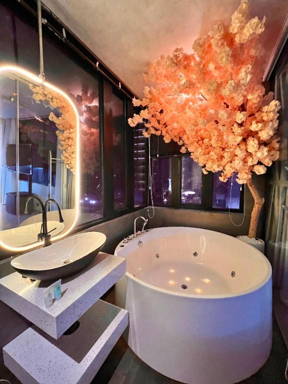Midas Hotel