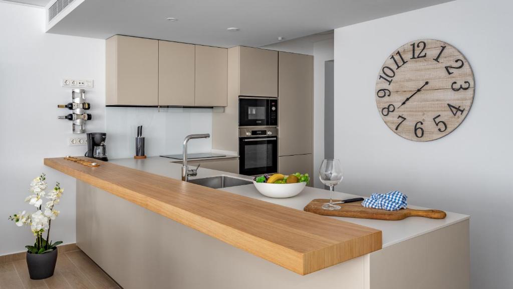 Exclusive Seaview apt by Costarentals - Ref 02 - 4