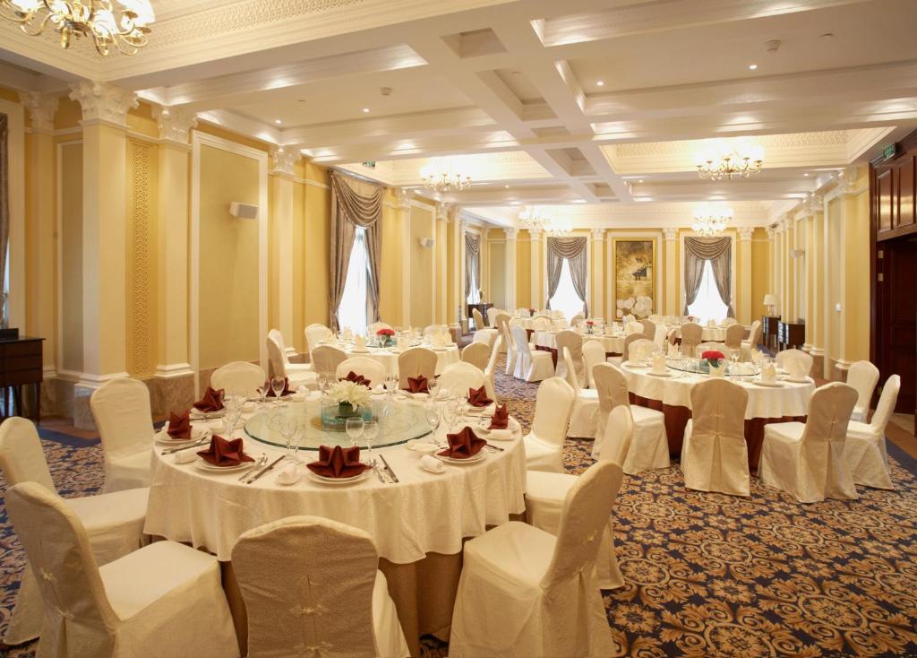 Banquet hall