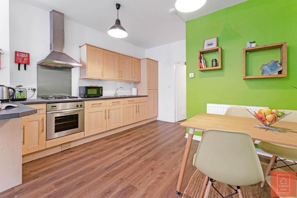 Cheerful Stays: Spacious Flat in Leith photo 8