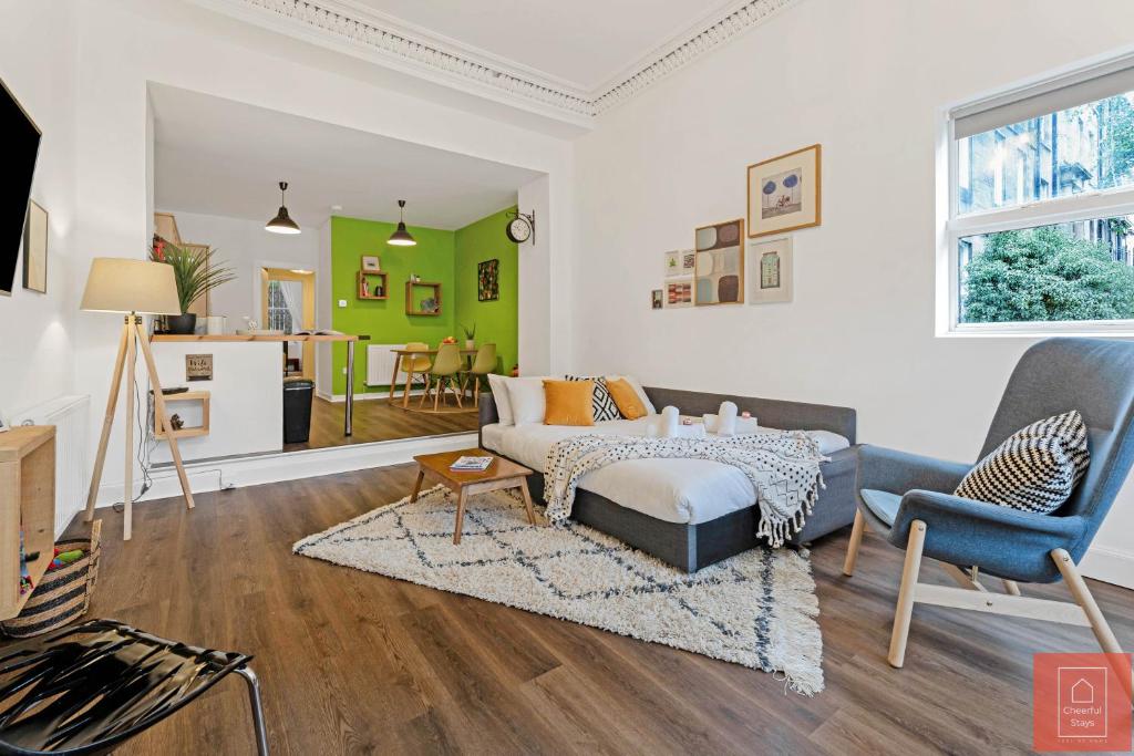 Cheerful Stays: Spacious Flat in Leith photo 2