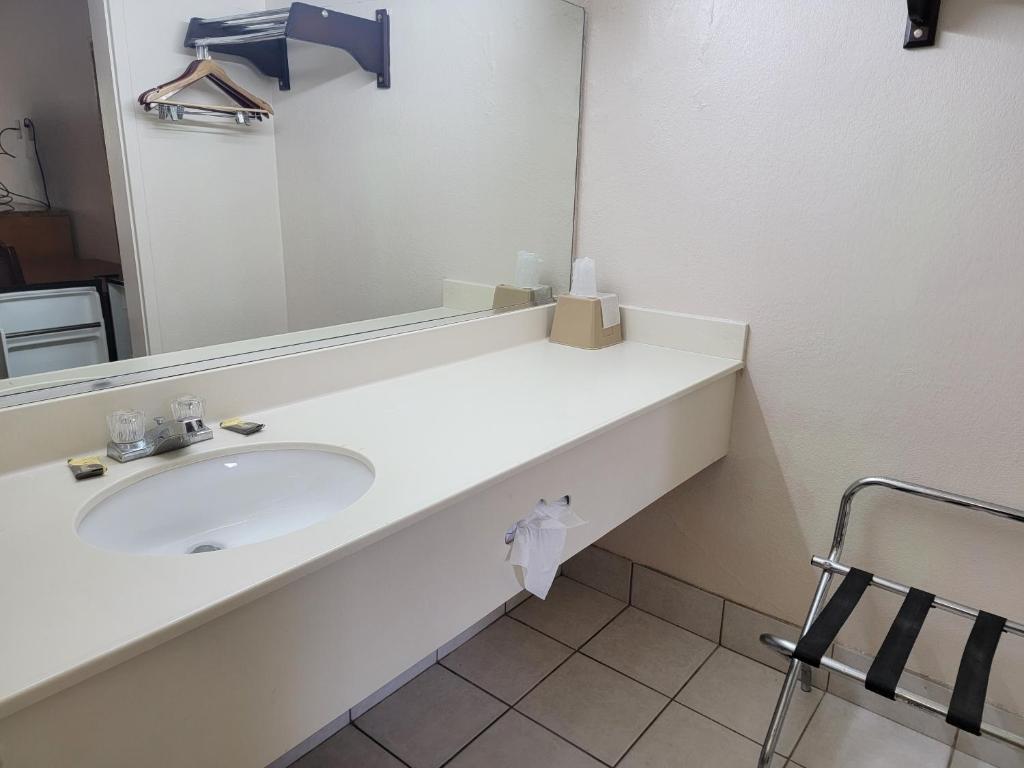 Studio 9 Inn &amp; Suites — Hotel in Decatur (AL)