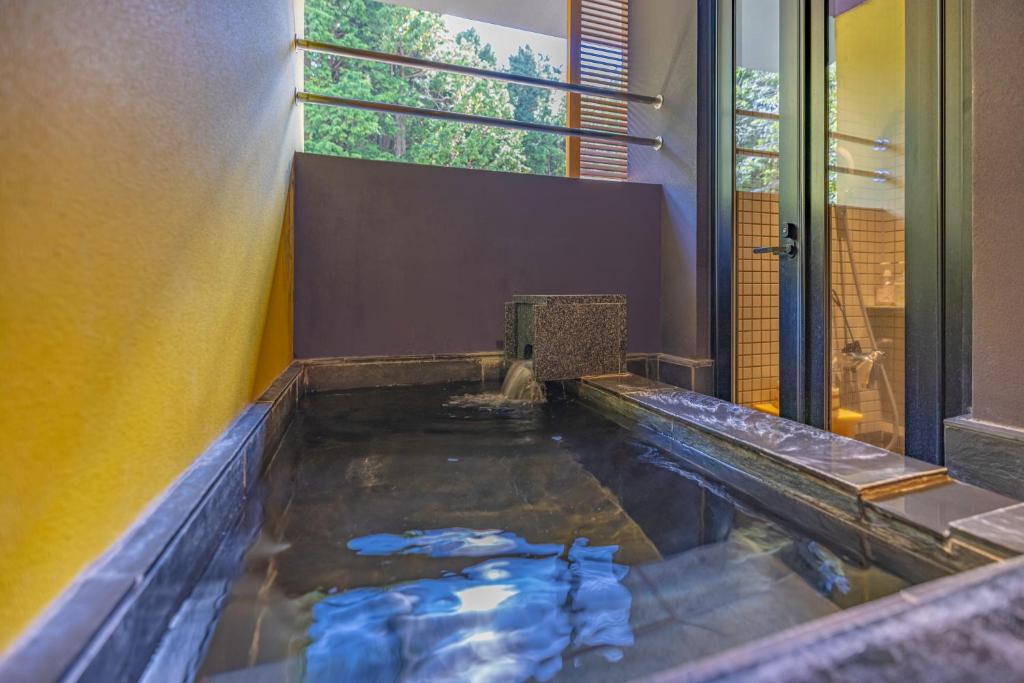 Open air bath