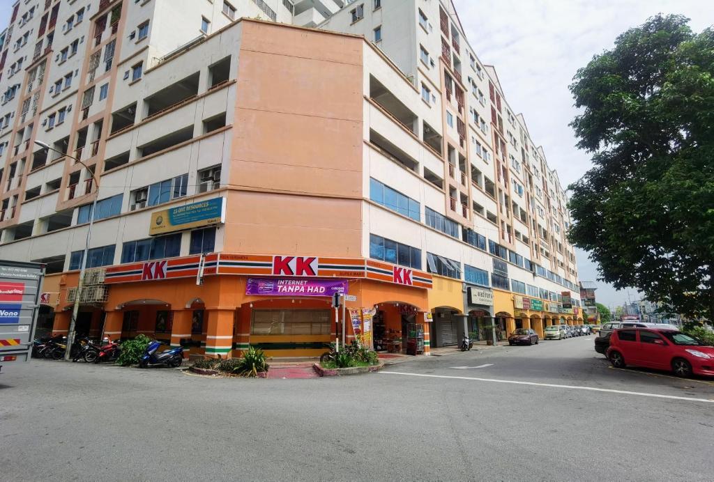 3Room 10pax SR Landed Comfy 5 Star Sofa&Bed 4 Parking photo