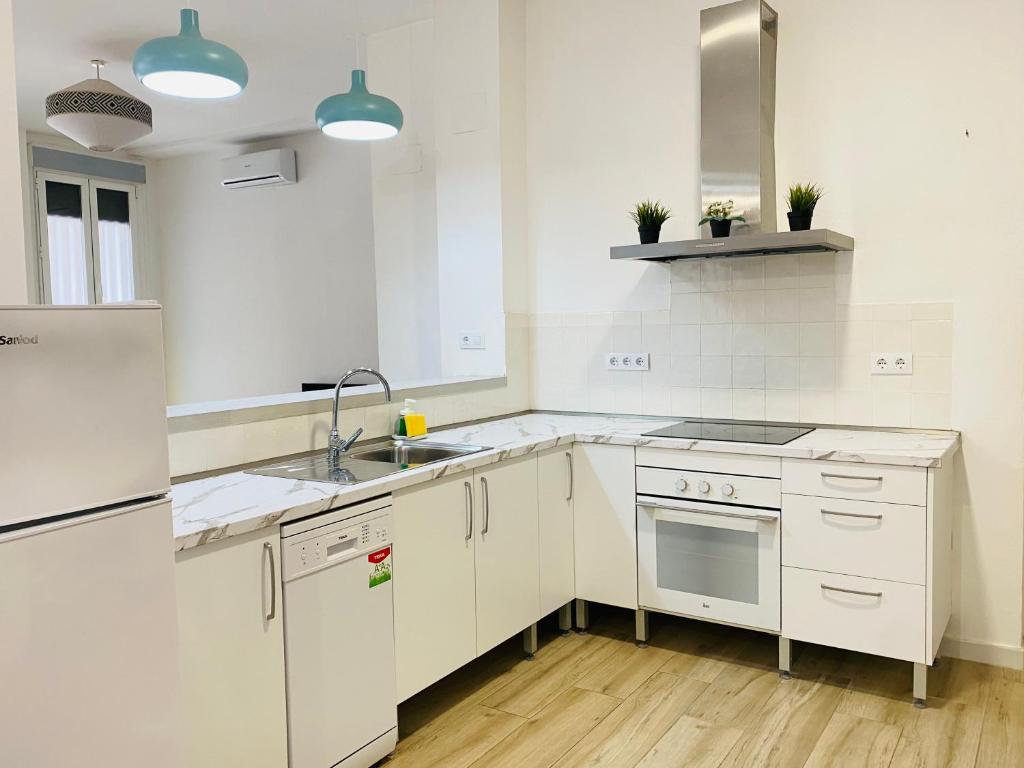 Flamenca Triana - Apartamento Wifi con 2 Dormitorios 2 sofas camas 2 baños - 2