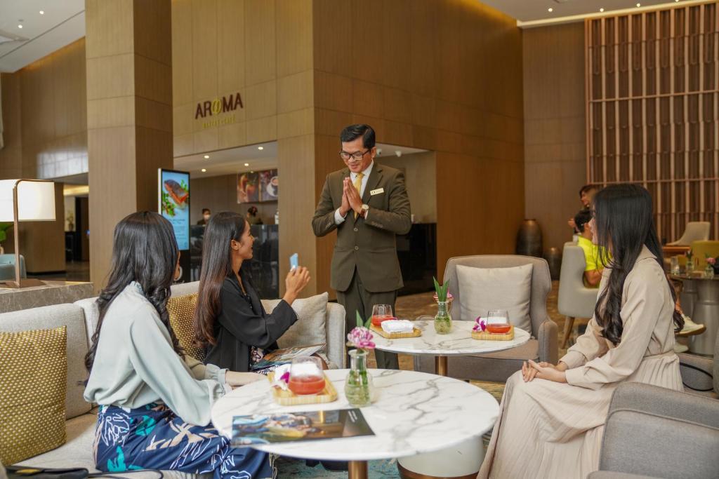 Oakwood Premier Phnom Penh photo