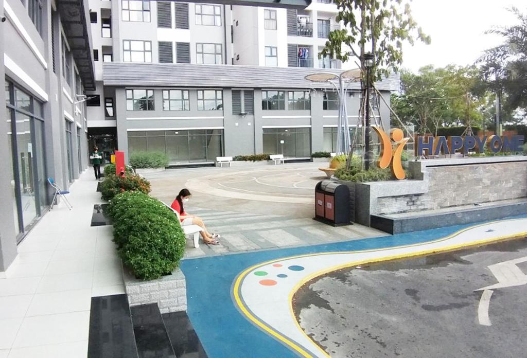 Ductaigallery's Entire Apt & Happy One Building