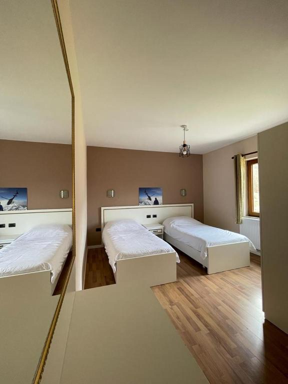 Hotel Margjeka photo
