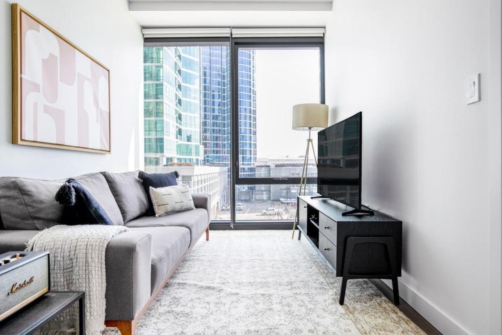 S Loop 1BR w Pool Lounge nr CTA Trains CHI-353, Chicago